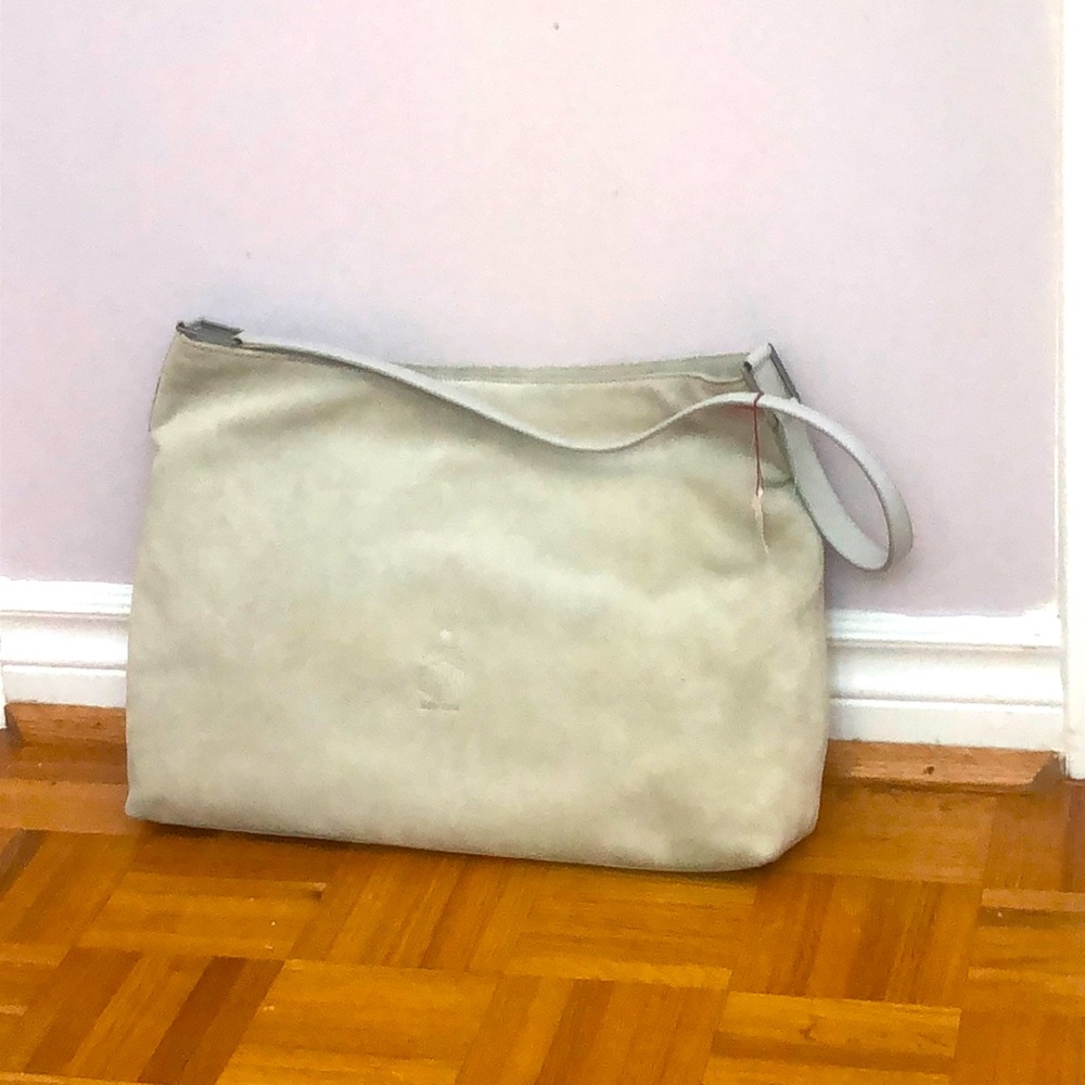 Hi! I’m selling a Mark Cross suede bag.
